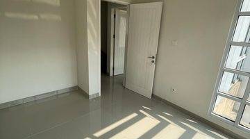 Gambar 3 Rumah 2 Lantai Gading Serpong Milano Village Semi Furnished