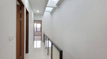 Gambar 1 Rumah 2 Lantai Bagus Unfurnished HGB di Setraduta , Bandung