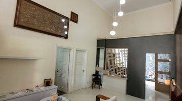 Gambar 1 Rumah Bagus Unfurnished SHM di Setraduta, Bandung