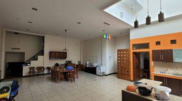 Gambar 4 Rumah Bagus Unfurnished SHM di Setraduta, Bandung