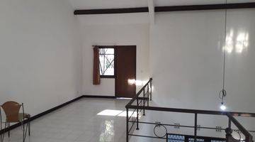 Gambar 5 Rumah Bagus Unfurnished SHM di Setraduta, Bandung