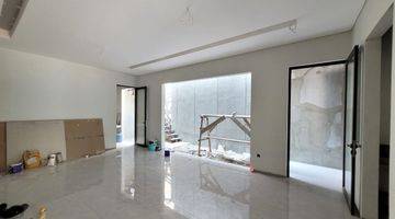 Gambar 5 Rumah 2 Lantai Bagus Unfurnished SHM di Setraduta, Bandung