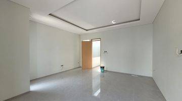 Gambar 2 Rumah 2 Lantai Bagus Unfurnished SHM di Setraduta, Bandung