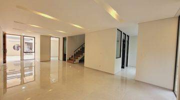 Gambar 2 Rumah 3 Lantai Bagus Unfurnished SHM di Setraduta, Bandung