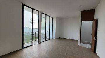 Gambar 3 Rumah Bagus Unfurnished SHM di Setraduta, Bandung