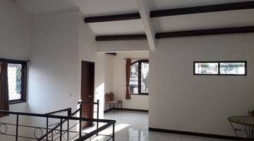 Gambar 1 Rumah Bagus Unfurnished SHM di Setraduta, Bandung