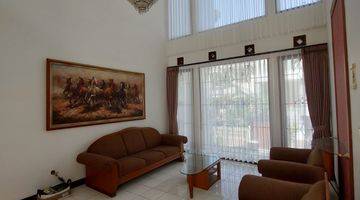 Gambar 1 Rumah 2 Lantai Bagus Furnished SHM di Setraduta , Bandung