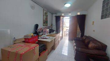 Gambar 1 Rumah Bagus Semi Furnished SHM di Setraduta , Bandung