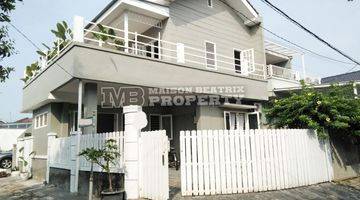 Gambar 1 Dijual Rumah Bagus Posisi Hoek + Ada Rooftop Di Griya Loka Bsd