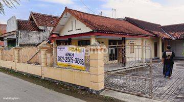 Gambar 1 RUMAH LAMA DENGAN TANAH LUAS DI DIWEK JOMBANG