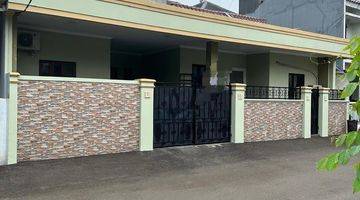 Gambar 1 Dijual Rumah Asri Dan Rapi Depan Taman 