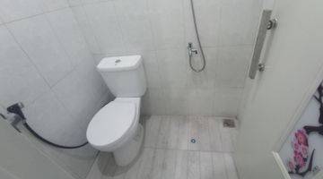 Gambar 2 Rumah dijual murah banget baru minimalis 2 lantai 3 kamar depan taman di kelapa gading