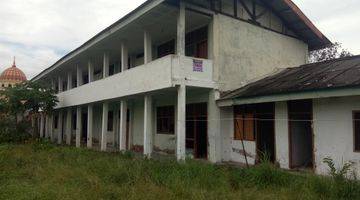Gambar 1 Kantor di Jalan Landak 970 m SHM Butuh Renovasi