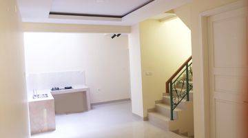 Gambar 2 Rumah 2 Lantai Bagus Semi Furnished di Karelia Gd. Serpong