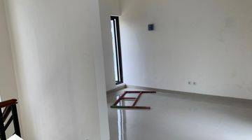 Gambar 5 Rumah Hook Disewakan 2 Lantai Furnished Baru Gress Bagus