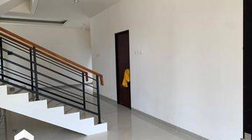 Gambar 4 Rumah Hook Disewakan 2 Lantai Furnished Baru Gress Bagus