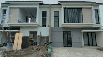 Gambar 2 Rumah 2 Lantai, Modern Murah di Krian Kota Nol Jl Raya, carport 2 mobil