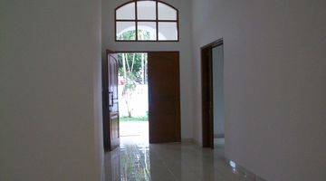 Gambar 1 Light And Homey Clasisic House