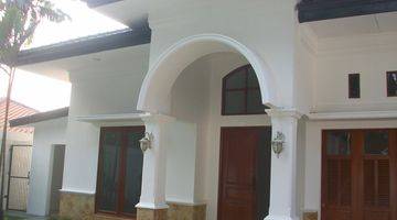 Gambar 3 Light And Homey Clasisic House