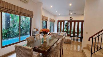 Gambar 4 modern and light house with fully furnished