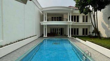 Gambar 2 Classic House With Large Pool