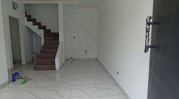 ruang keluarga rumah nyaman asri di jaksel