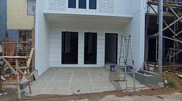 tampak depan rumah nyaman asri di jaksel