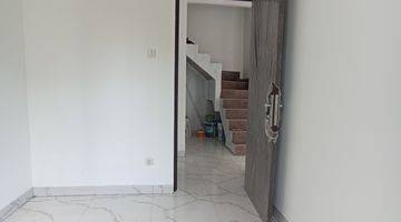 kamar tidur rumah nyaman asri di jaksel