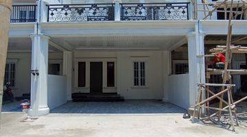 tampak depan townhouse mewah eksklusif ciganjur serasa