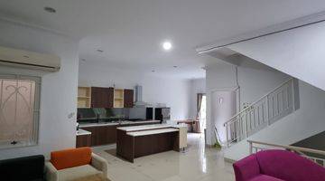 Gambar 3 Rumah 2,5 Lantai Townhouse Emerald Pik, Jakarta Utara