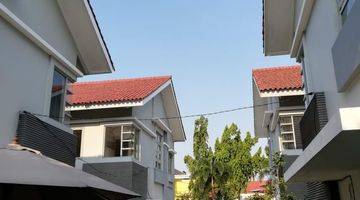 Gambar 1 4 Unit Rumah Dijual 2 Lantai Siap Huni, Lokasi Tenang  Menteng