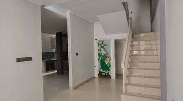 Gambar 5 Dijual rumah semi furnished Taman palem Lestari 3 Lantai