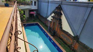 kolam renang dijual rumah bergaya etnik bali