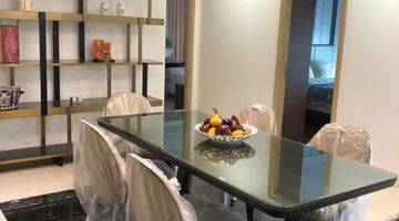 ruang makan apartemen the kensington royal suites