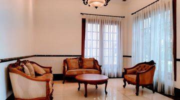 ruang tamu rumah bagus di villa gading