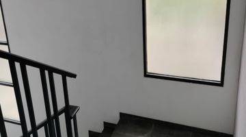 Gambar 4 Rumah 2 Lantai Di BSD Dalam Perumahan Semi Furnished