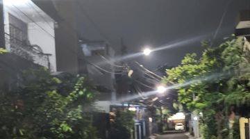 Gambar 2 Rumah Lokasi nyaman,  jalan 2 Mobil di puri indah block D
