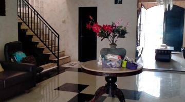 foto lainnya rumah mewah pinggir jalan dibawah