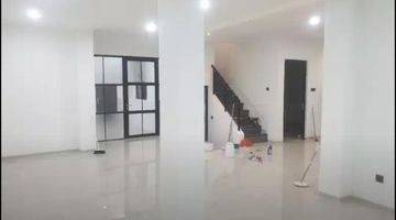 Gambar 5 Dijual Rumah Cantik 3 Lantai, Area Kota Wisata 