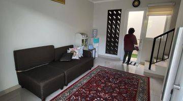 Gambar 1 Disewakan Rumah Cantik Furnish 2 Lantai Siap Huni Summarecon