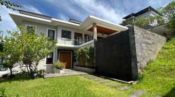 Gambar 5 Rumah dengan view gunung salak. Di Imperial golf Sentul city 