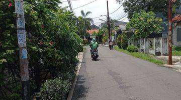 Gambar 2 Rumah lama 2lantai siap huni di Kompleks Deplu Bintaro