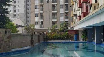 Gambar 2 Apartemen Casablanca East Residence Depan Kolam Renang