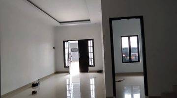 Gambar 4 Dijual Rumah 2 lantai di Jalan jagakarsa jakarta selatan 