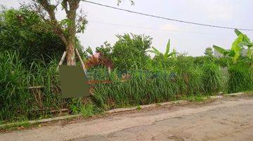 Gambar 1 Tanah Dijual Di Karang Tengah Dau, Berada Di Jalur Pertemuan Karangwidoro Dengan Kalisongo. Tanah Ditanami Pohon Jeruk (kebun). Akses Alternatif Ke Kota Batu Via Petungsewu