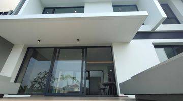 Gambar 4 Lakeside Vista Modern Luxury Tropical House KBP