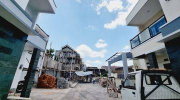 Gambar 3 Rumah Mewah Solo Kota 2 Lantai Dalam Town House