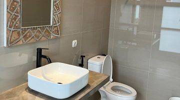 Gambar 4 Rumah 2 Lantai Baru Furnished SHM di Mumbul Benoa, Badung