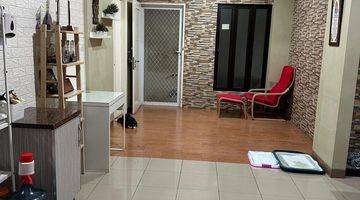 Gambar 4 Rumah Bagus Siap Huni di Regency Melati Mas, Tangerang Selatan, Semi Furnished, SHM