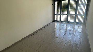 Gambar 3 Rumah Cantik 2 Lantai Unfurnished Siap Huni di Suvarna Sutera, Tangerang